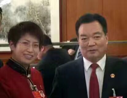 與市委書記合影.jpg